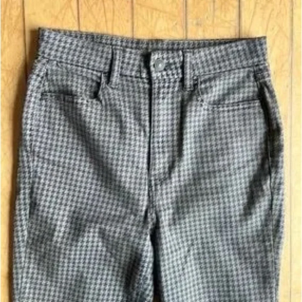 Slim Fit Houndstooth Chinos in Gray